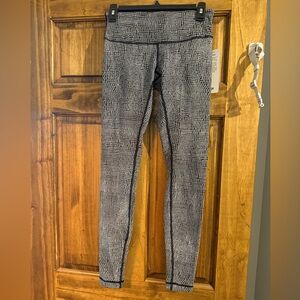 NWT Lululemon Wunder Under Pant III Size 6